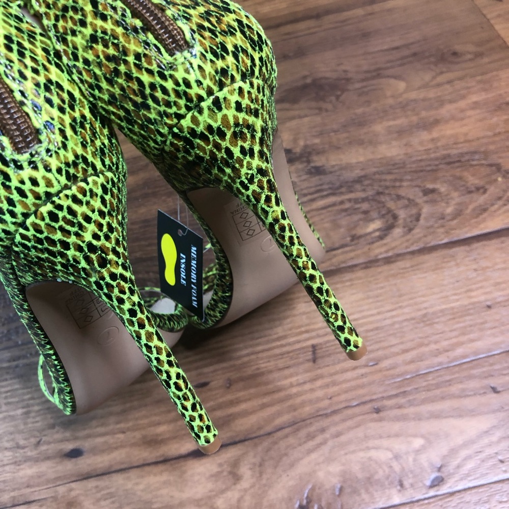 ‼️SALE‼️Fashion Nova Lime Green SnakePrint Heels 7 - Picture 8 of 10